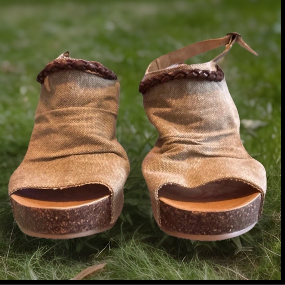 Blowfish Malibu Stylish Tan Women's Open-Toe Wedges